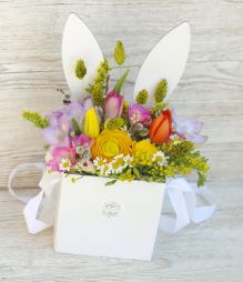 Virágküldés Budapest - Nyuszis doboz tavaszi virágokkal (11 szál)