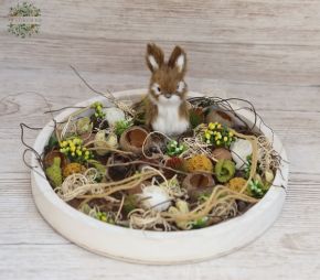 flower delivery Budapest - Spring arrangement in wooden bowl with bunny