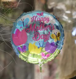 Blumenlieferung nach Budapest - Muttertag Ballon
