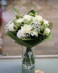 flower delivery Budapest - 19 strand white bouquet with vase