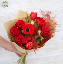 flower delivery Budapest - Red roses, anemone, tulips (11 stems)
