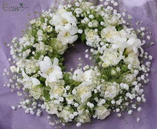 flower delivery Budapest - Small urn wreath made of freesias , mini roses(27 cm)