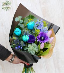 Blumenlieferung nach Budapest - Frühlingsstrauß in Blautönen, mit Echeveria (13 Stiele)