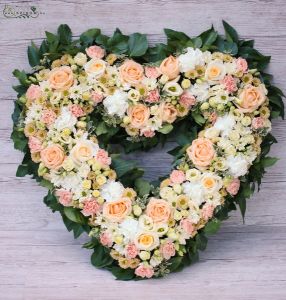 nagy szív koszorú pasztell virágokkal (65cm, 80szál)