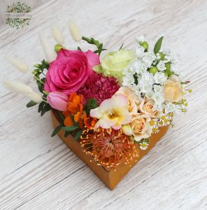 Small rusty heart with lovely flowers (11 stems)