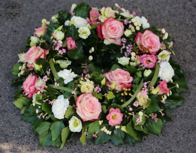 Blumenkranz aus Rosen und weissen - roza Blüten (50cm)