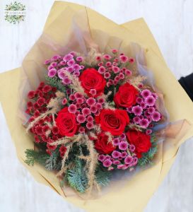Red rose bouquet with santin