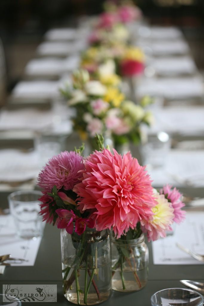Asztaldísz hortenziával, befőttesüvegekben, 1 szett - 2db, Kiosk étterem Budapest (hortenzia, dália, mezei virágok, rózsaszín), esküvő