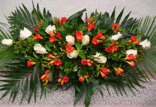 flower delivery Budapest - bier arrangement of 10 roses and 20 freesias (1m)