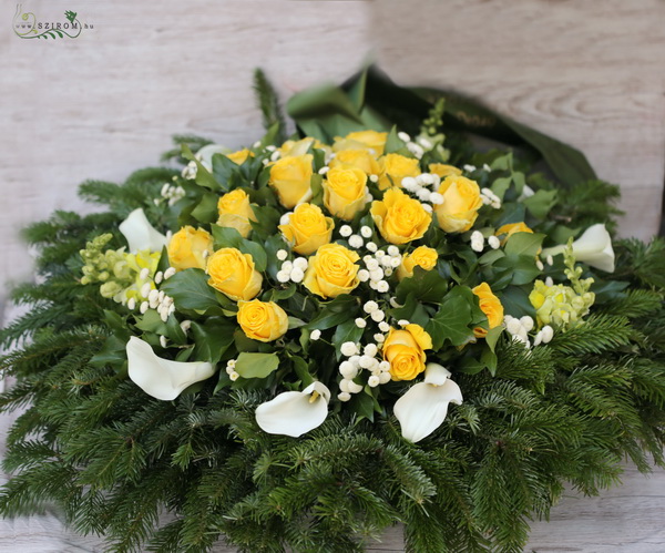 flower delivery Budapest - wreath with 20 yellow roses, kala and small flowers (40 st)