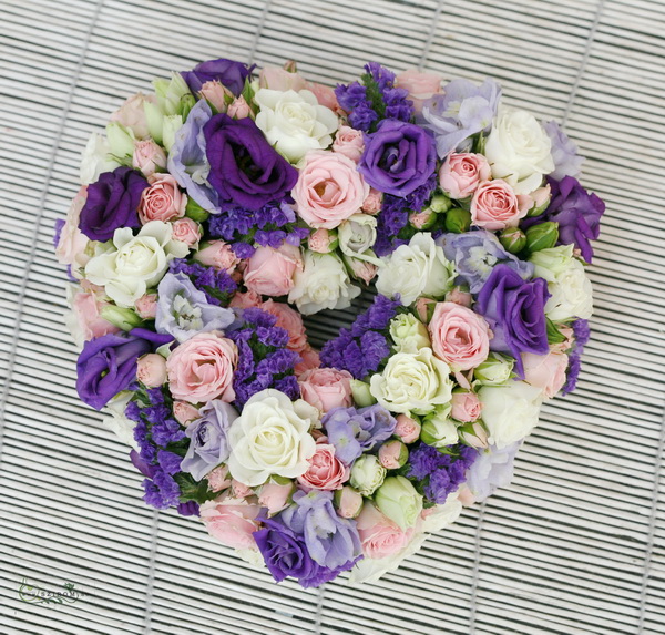 flower delivery Budapest - pastel and purple heart shaped wreath (25cm)
