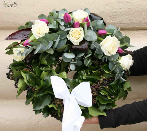 flower delivery Budapest - wreath made of roses and tulips (45cm, 12st)