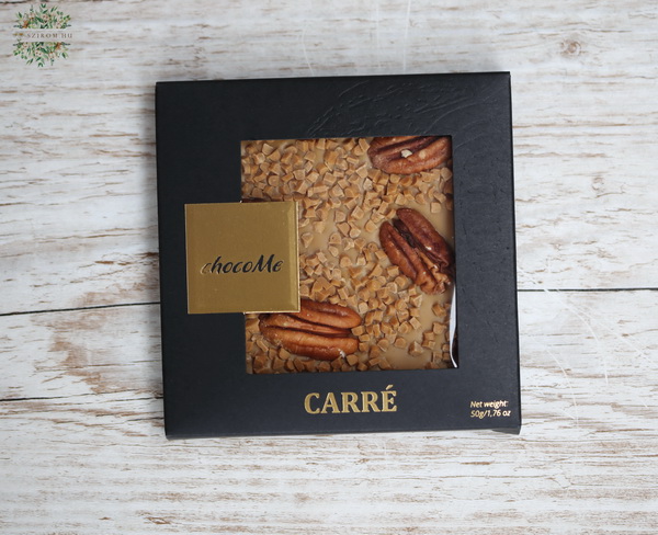 flower delivery Budapest - ChocoMe 50g blond chocolate, pecan nuts, caramel