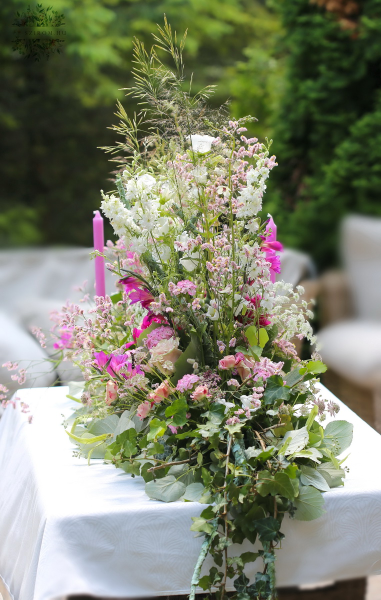 flower delivery Budapest - Main table decoration with wild flowers (pink, white)