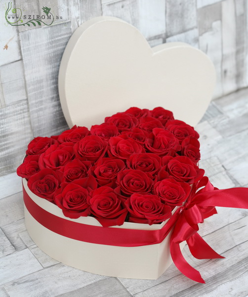 Virágküldés Budapest - nagy szív rózsadoboz (25 szál vörös rózsás box)
