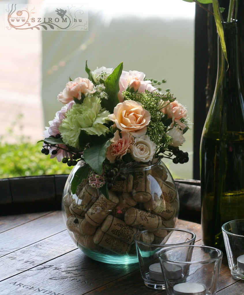 Virágküldés Budapest - Esküvői asztaldísz borászati, szőlős stílus, Haraszthy Vallejo Etyek