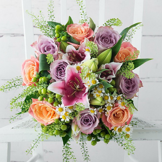 flower delivery Budapest - Peach and purple roses with lilies, hypericums, camomilles (16 stems)