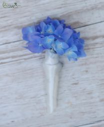 flower delivery Budapest - Brooch (hydrangea, blue, white)