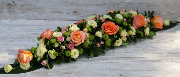 flower delivery Budapest - Oblong Centerpiece (rose, spray rose, chrysantemum, lisianthus, peach, pink, cream, green)