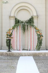 flower delivery Budapest - round wedding gate with ribbons and white-orange flower arrangement (rose, dahlia, gladiolus)