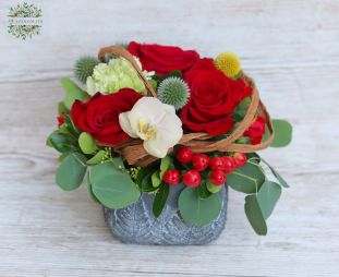 flower delivery Budapest - Rustic red rose cube