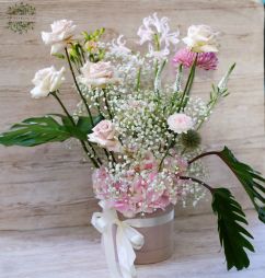 flower delivery Budapest - Airy cylinder box (28 stems)