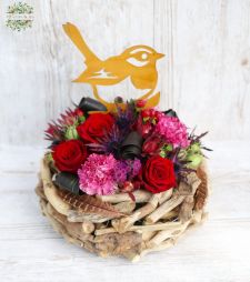 flower delivery Budapest - Bird wooden basket with romantic colors
