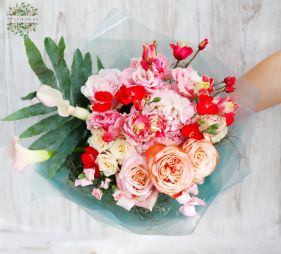 flower delivery Budapest - Fresh peach colored fluffy bouquet (15 stems)
