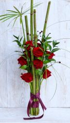 Blumenlieferung nach Budapest - 10 Rote Rosen im Paralel Strauss 