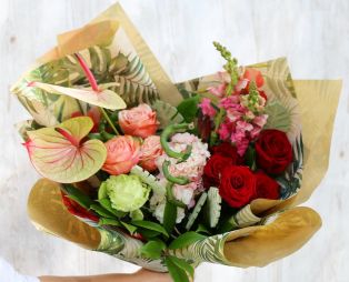 flower delivery Budapest - Summer tropical moon bouquet with flamingo flower, roses, bamboo, wooden palm leaves (14 stems)