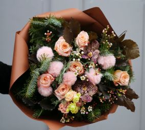 flower delivery Budapest - Big winter rose bouquet with vanda orchids, in the color of the year, Mocha Mousse