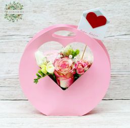 flower delivery Budapest - Pink heart box with spring flowers (9 stems)