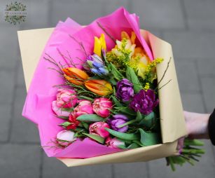 flower delivery Budapest - Colorful bouquet with tulips (21 stems)