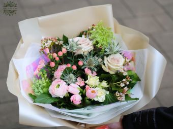 flower delivery Budapest - Light pink fluffy bouquet with spring flowers (17 stems)