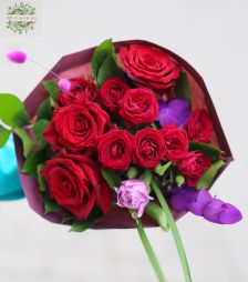 flower delivery Budapest - Small red rose bouquet with spray roses and tulip (7 szál)