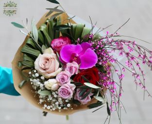 flower delivery Budapest - Small spring bouquet with orchid (9 stems)