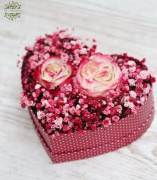 flower delivery Budapest - Small heart box with colored gypsophylas and bicolor roses