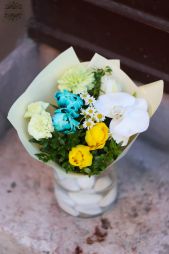 flower delivery Budapest - Small bouquet with tulips, chamomiles with vase