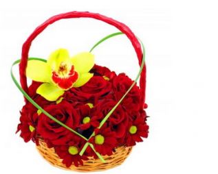 flower delivery Budapest - small basket of 5 red roses, daisies and an orchid