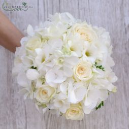flower delivery Budapest - bridal bouquet (roses, hydrangea, freesia, white)