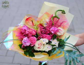 Blumenlieferung nach Budapest - Fröhlicher Halbmondstrauß mit Augen (16 Stränge)