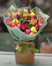 flower delivery Budapest - Double petal tulips in paper vase (25 stems)