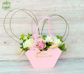 flower delivery Budapest - Pink bag bouquet with roses, freesias, wheat (7 stems)