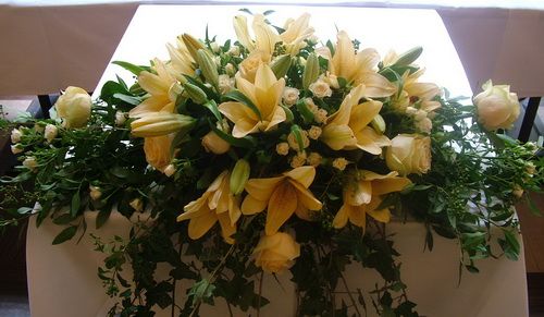 cascading arrangement with lilies and spray roses (1m)