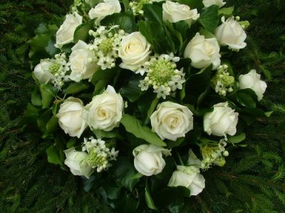 dome wreath with white roses and ornithogalums (110 cm)
