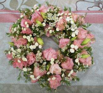 urn wreath with eustoma and wax (30cm)