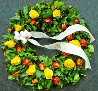 ivory wreath with 30 roses (orange, yellow) 65cm