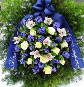 standing wreath with roses, orchids and hyacinthus (1m)