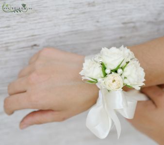 wrist corsage made of spray roses (white)