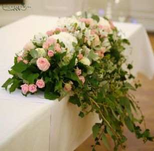 Main table centerpiece Festetics Palota (hydrangea, rose, dali, bushy rose, alstromelia, white, pink), wedding